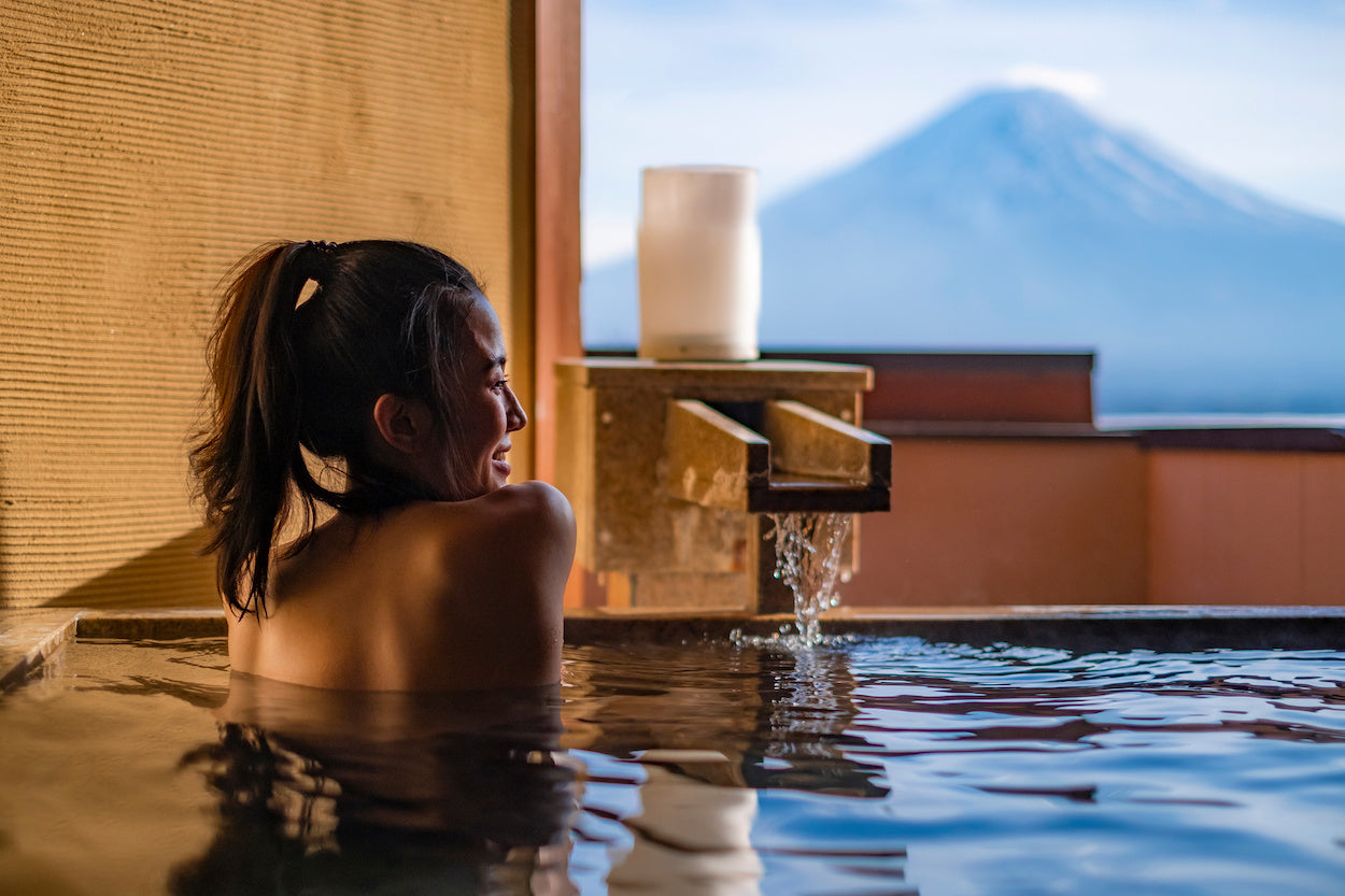 What are the different types of Japanese onsen hot springs? INÉ